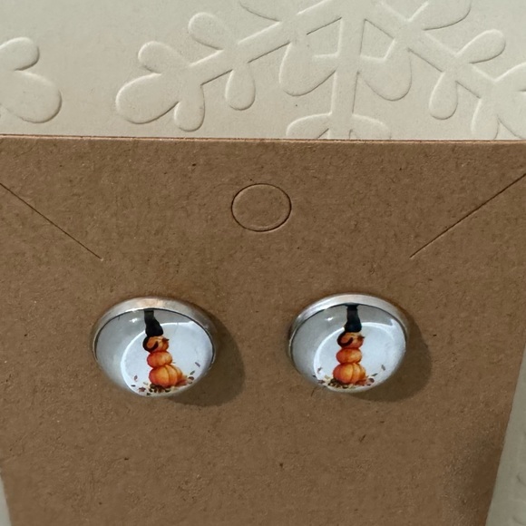 ❄️ SALE! Black Cat & Autumn Pumpkins Stud Earrings Glass & Metal BRAND NEW - Picture 4 of 9
